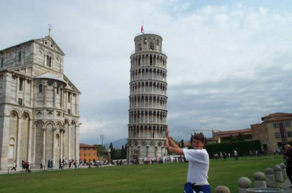 Leaning Tower Pisa Tourist.png
