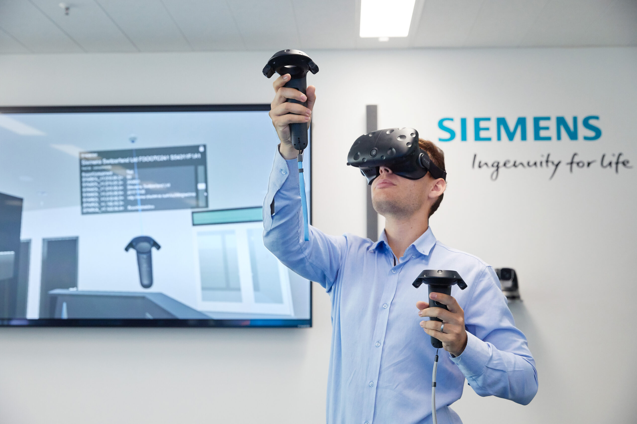 Virtual reality and augmented reality help automotive engineers collaborate in virtual spaces.