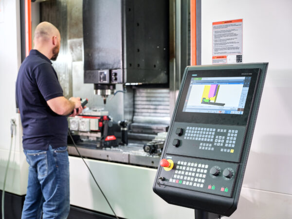 Closed-loop manufacturing optimizes production for product design, planning, and manufacturing