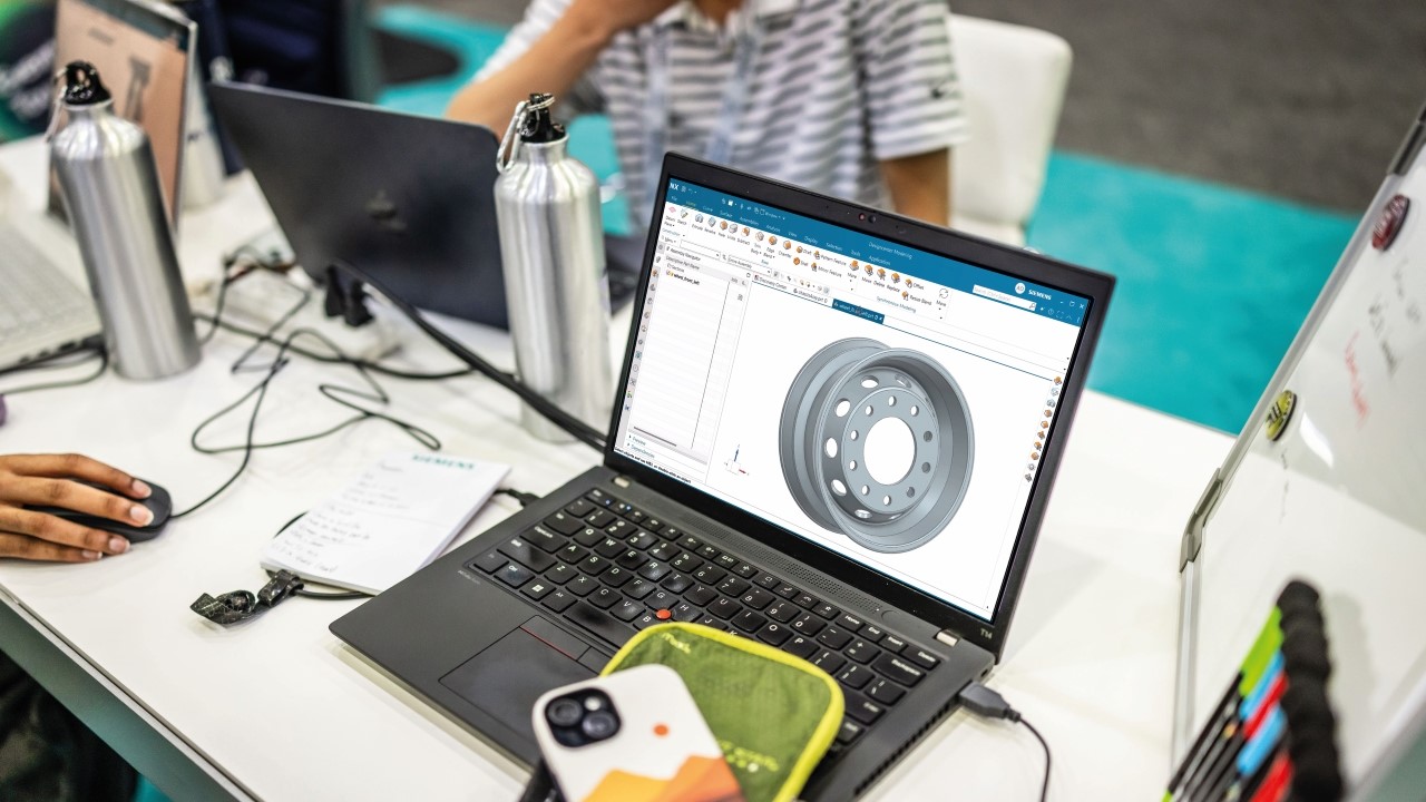 Student using Designcenter NX software