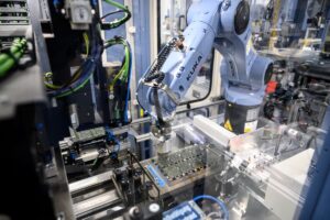 Why is an MES needed for successful smart manufacturing?