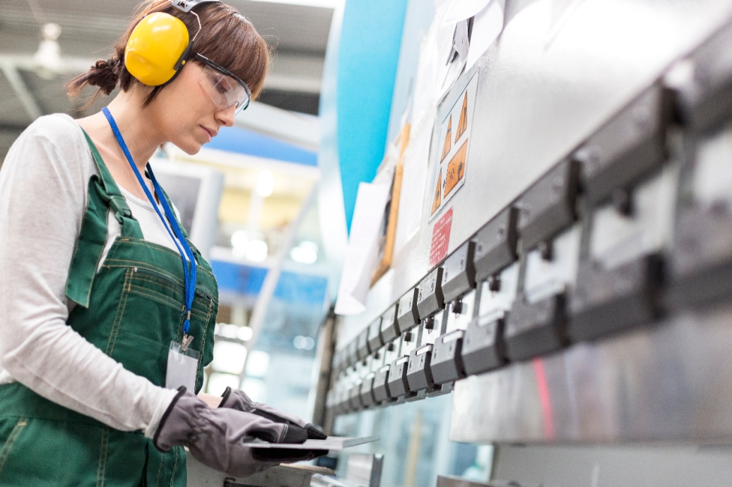 Worker performing traceability activities on a maufacturing production line.