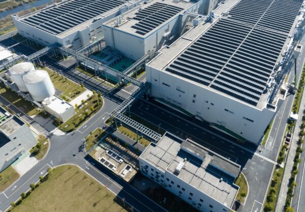 Rapidly implementing an MES in different sites on a global scale