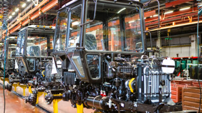 Image of a tractor assembly line. This type of discrete manufacturing benefits from MES tools provided by Opcenter Execution Discrete.