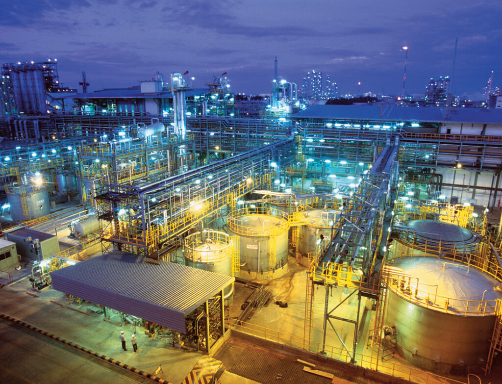 CFD modeling in catalytic reactors: Historical developments through ...