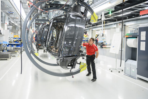 <strong>How digitalization in the automotive industry benefits manufacturers</strong>