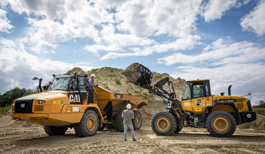 Heavy Equipment on proving ground. The Simcenter SCADAS RS is suitable for small to large equipment.