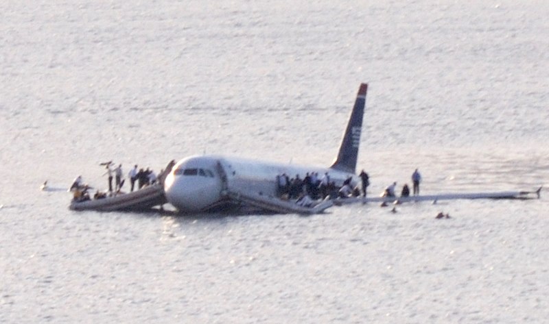 "US Airways Flight 1549 in the Hudson River, New York, USA on 15 January 2009 (crop)"