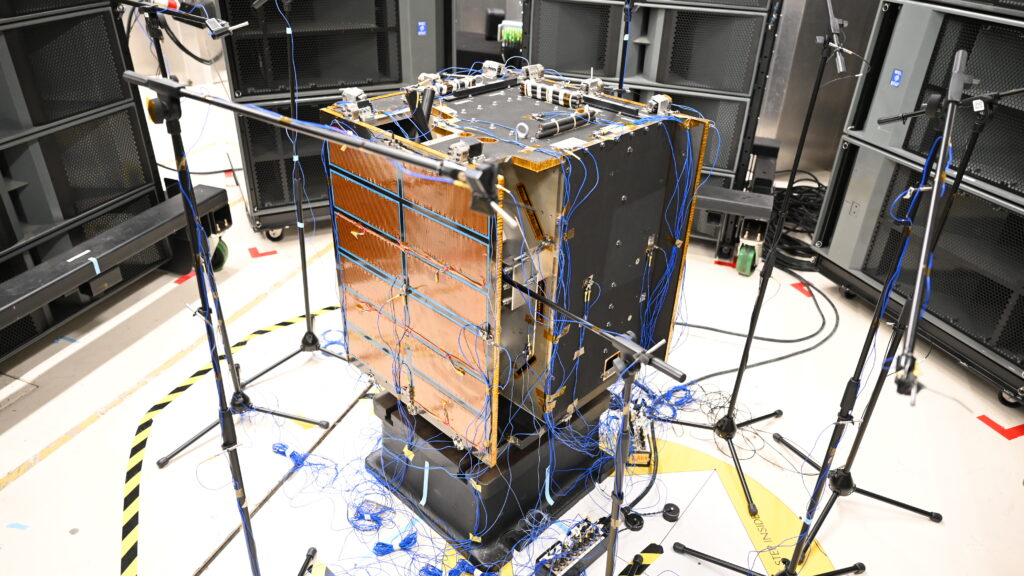 PROBA-V satellite model for direct field acoustic noise testing (DFAN)