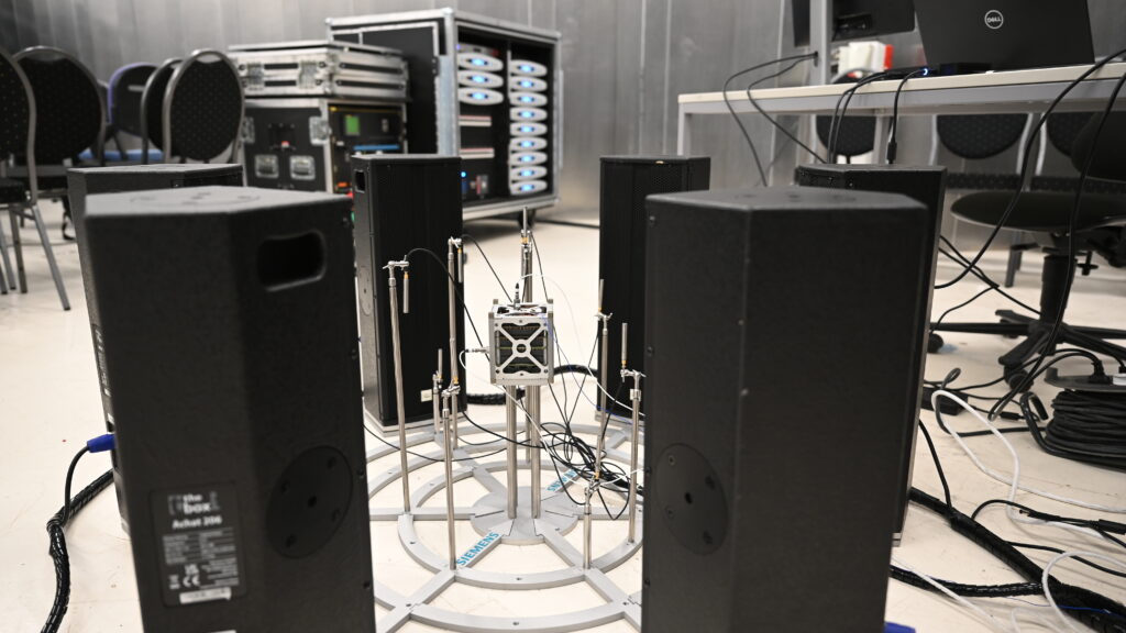 DFAN setup with a real satellite structural model for direct field acoustic noise testing