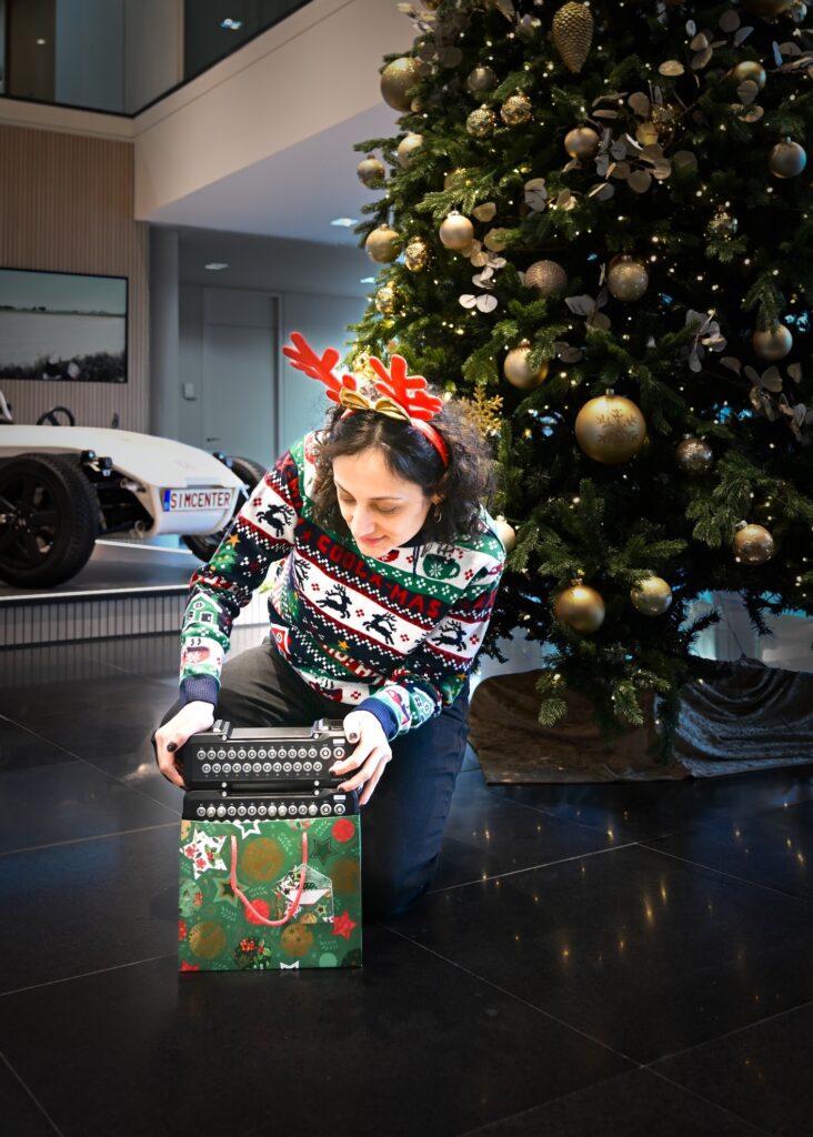 Elif the engineer opening a present from Simcenter Physical Testing - a Simcenter SCADAS RS data acquisition system