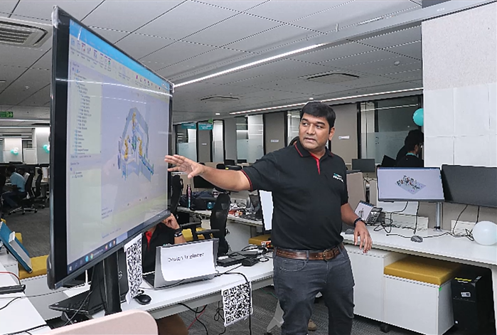 Sahir Patel demonstrating Process Simulate Collaborate