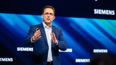 Volker Albrecht, CEO Siemens Digital Logistics, explaing the shift-left logistics strategy on stage at Hannover Messe 2025